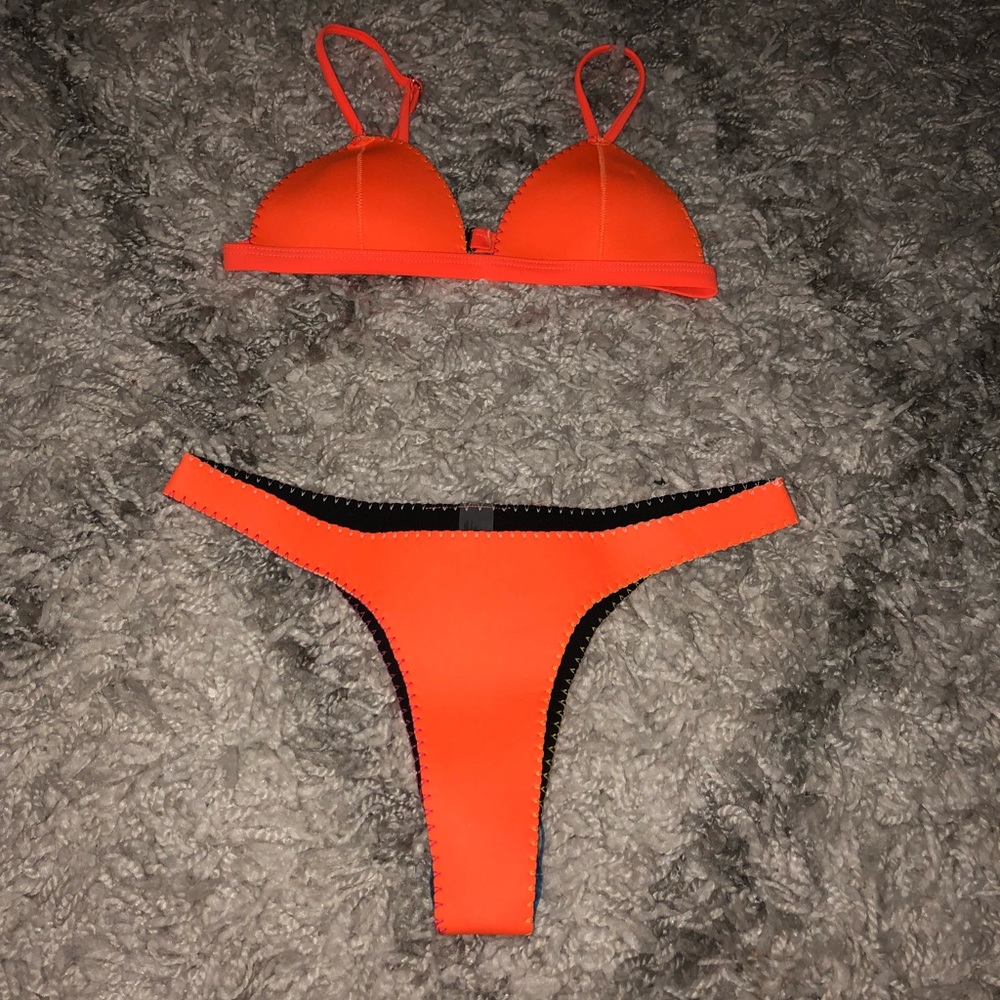 Orange bikini! 👙